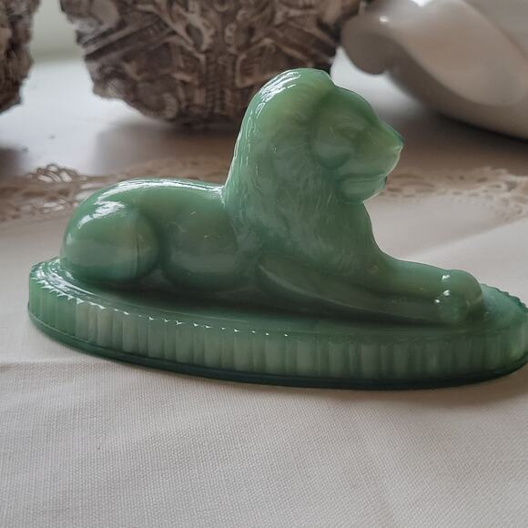Vintage (VTG) Summit Jadeite Carnival Glass Oscar The Lion Paperweight/Figurine - Picture 1 of 10